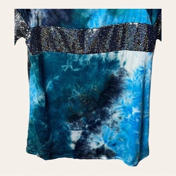 1274. HEIMISH USA TIE DYE SHORT SLEEVE TOP SIZE SMALL SEQUINS ON TOP/SLEEVES - Picture 6 of 11